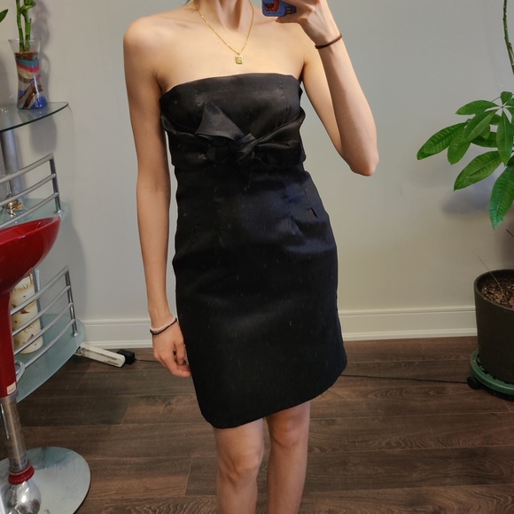 Little black dress (shimmery, midi, strapless) - Picture 2 of 9